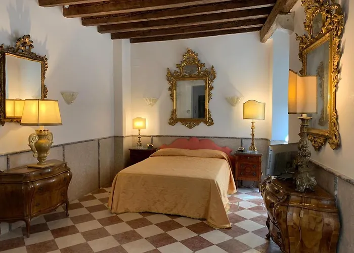 Luxury Apartment In San Marco With Canal View